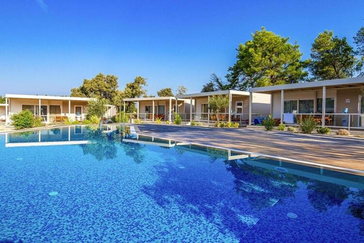 Mobile home Mediteran Superior by the pool in caravan park Strasko, Novalja