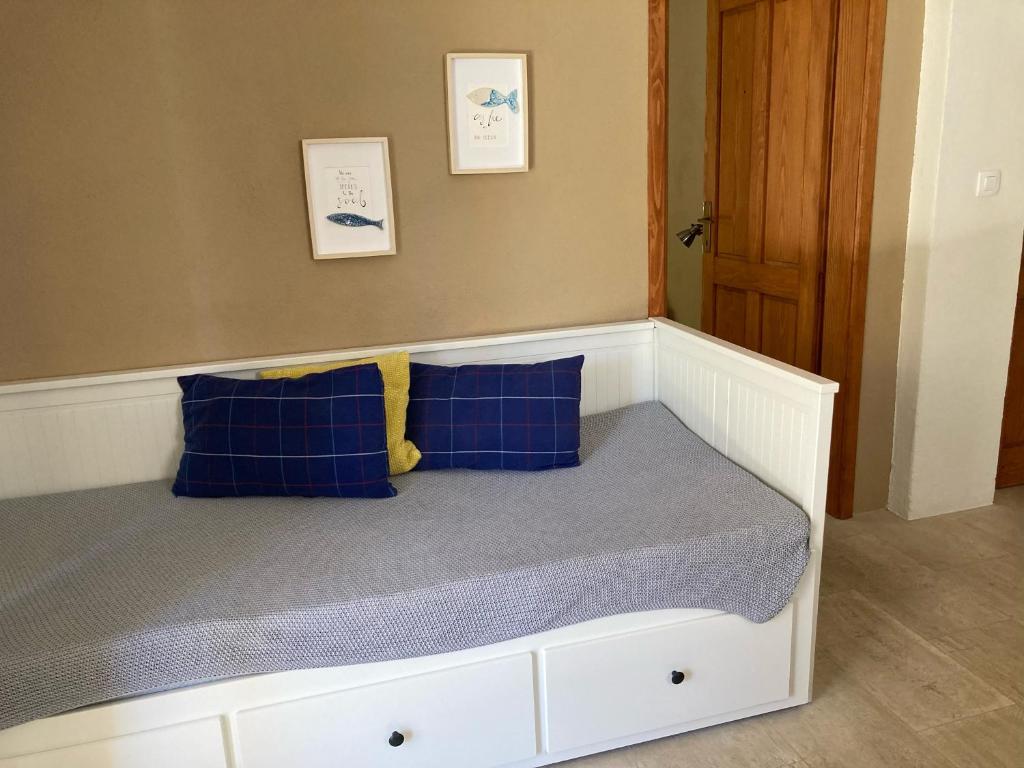 Postel nebo postele na pokoji v ubytování Apartments Mimoza Komiza