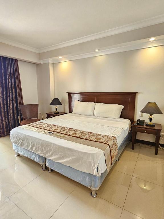 Postel nebo postele na pokoji v ubytování Valentino's Hotel
