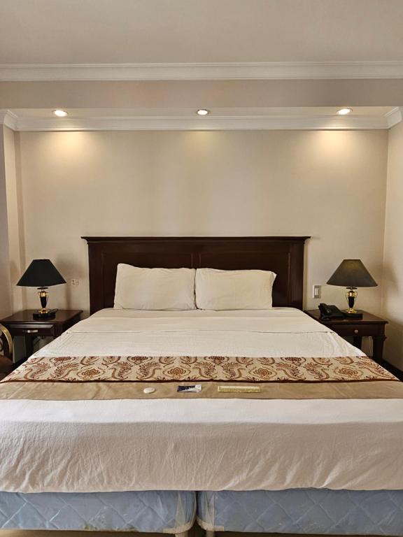 Postel nebo postele na pokoji v ubytování Valentino's Hotel