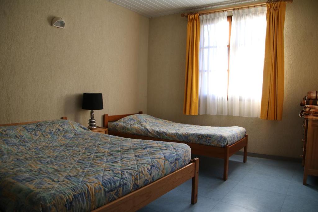 Una cama o camas en una habitación de Gite d'Etape Ascou La Forge