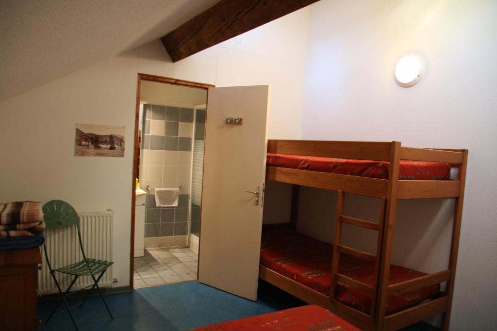 Una cama o camas en una habitación de Gite d'Etape Ascou La Forge