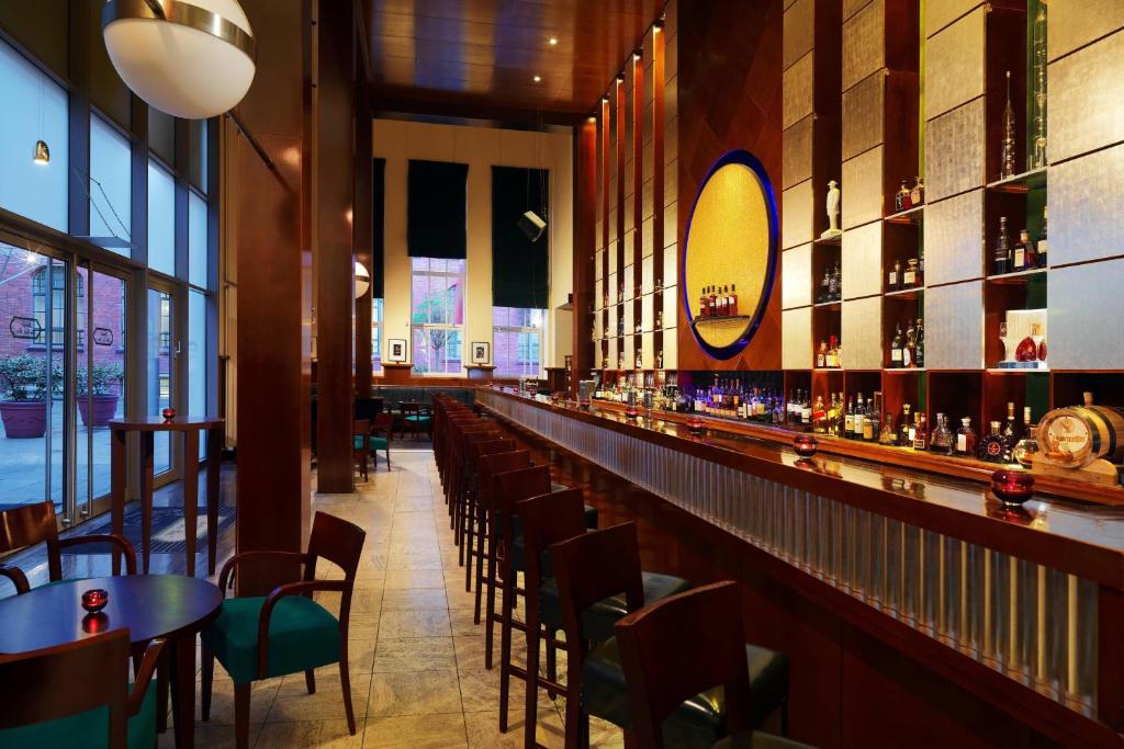 Sheraton Hannover Pelikan Hotel - Resim 7