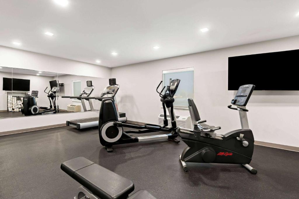 Fitness centrum a/nebo fitness zařízení v ubytování Holiday Inn Express & Suites George - Quincy South by IHG