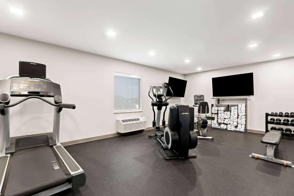 Fitness centrum a/nebo fitness zařízení v ubytování Holiday Inn Express & Suites George - Quincy South by IHG