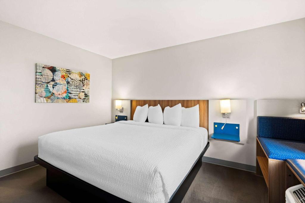 Postel nebo postele na pokoji v ubytování Holiday Inn Express & Suites George - Quincy South by IHG