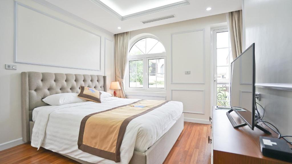 Postel nebo postele na pokoji v ubytování Luxe Paradise Residence 79 Nguyen Du