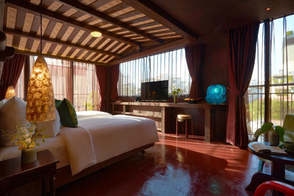 Postel nebo postele na pokoji v ubytování Kecho Legacy Hotel Hanoi & Spa