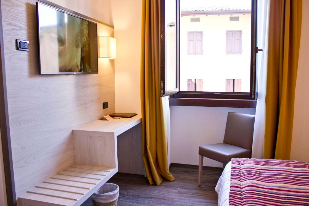 TV a/nebo společenská místnost v ubytování Hotel Dolomiti