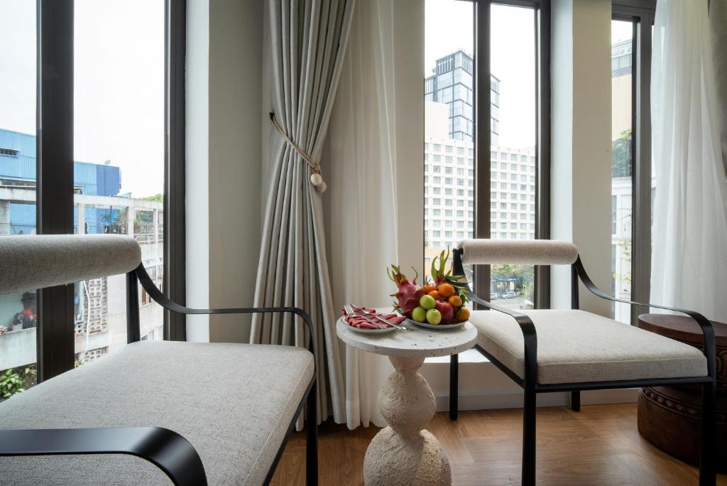 Premier Deluxe Corner Room City View with Once-time minibar