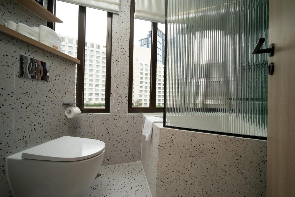 Premier Deluxe Corner Room City View with Once-time minibar