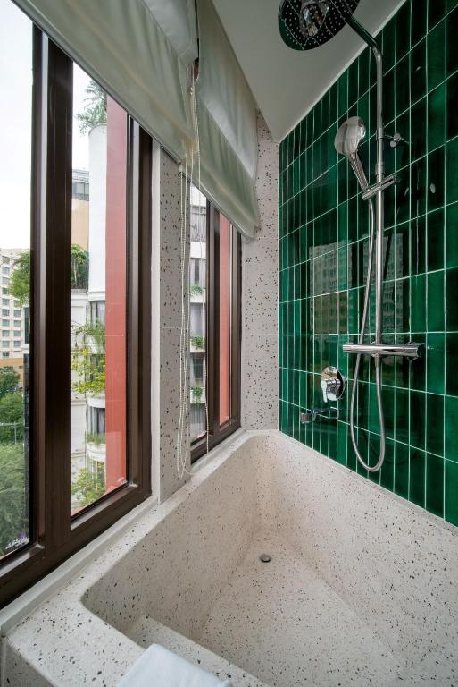 Premier Deluxe Corner Room City View with Once-time minibar