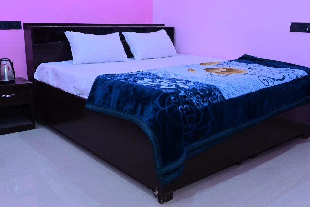 Postel nebo postele na pokoji v ubytování Pragya Villa Stay