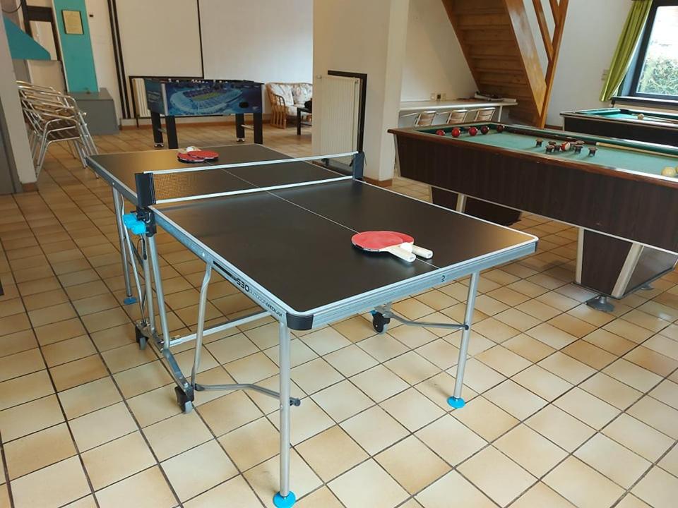 Stolní tenis v ubytování Gîte du sanglier nebo okolí