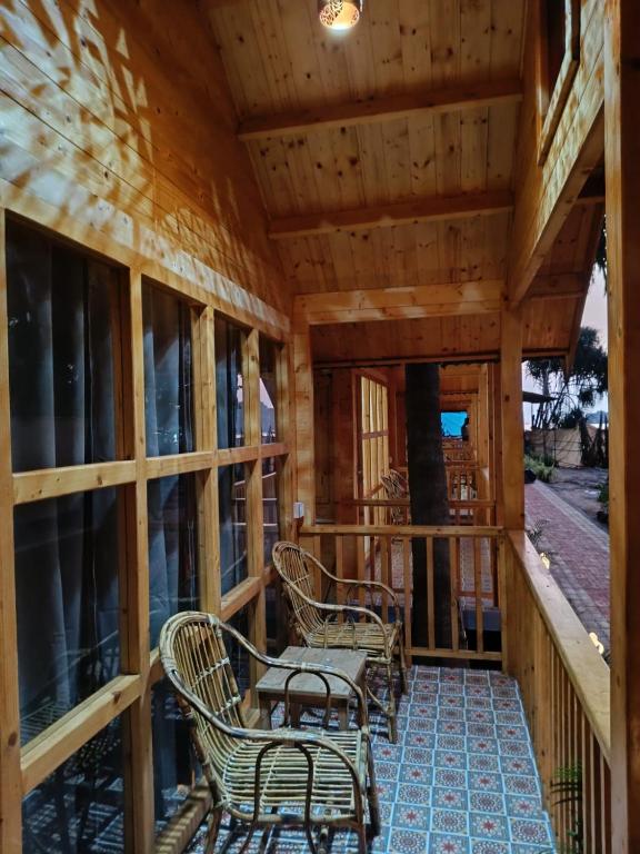 Balkón nebo terasa v ubytování Sand Tent Beach Resort Patnem