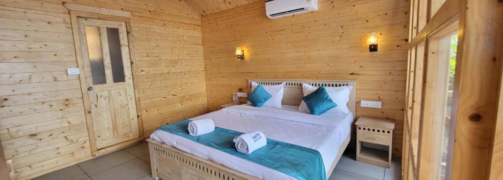 Postel nebo postele na pokoji v ubytování Sand Tent Beach Resort Patnem