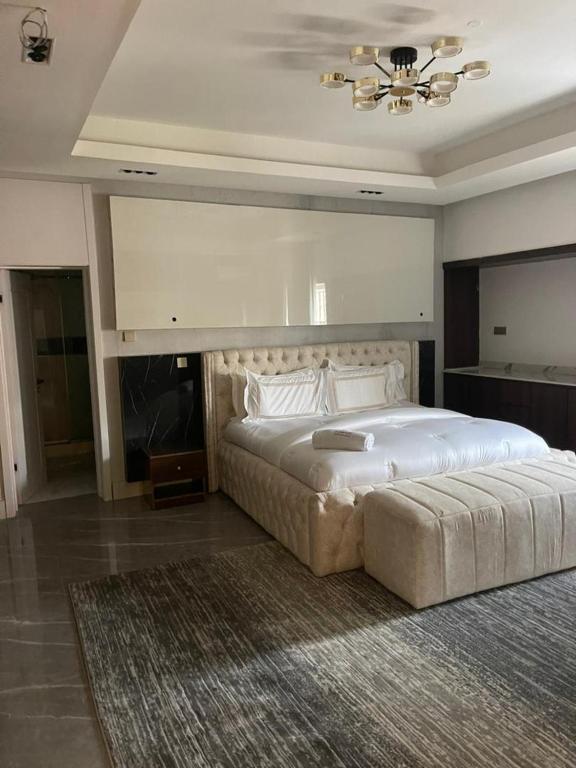 Postel nebo postele na pokoji v ubytování Sujimoto Residences MacDonald