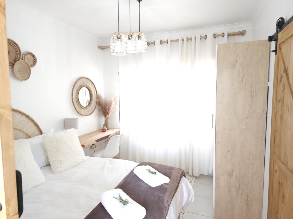 Postel nebo postele na pokoji v ubytování Bohemian Escape Midrand
