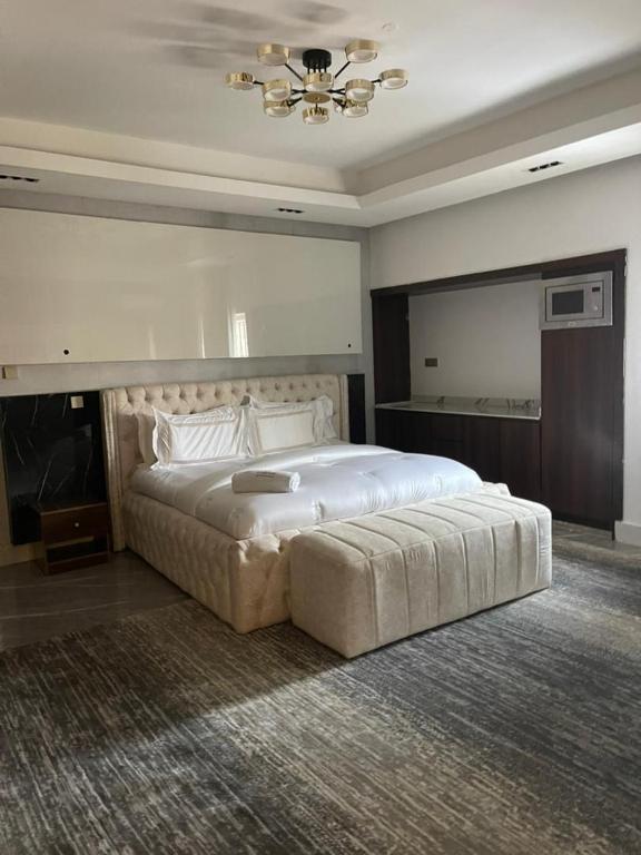 Postel nebo postele na pokoji v ubytování Sujimoto Residences MacDonald