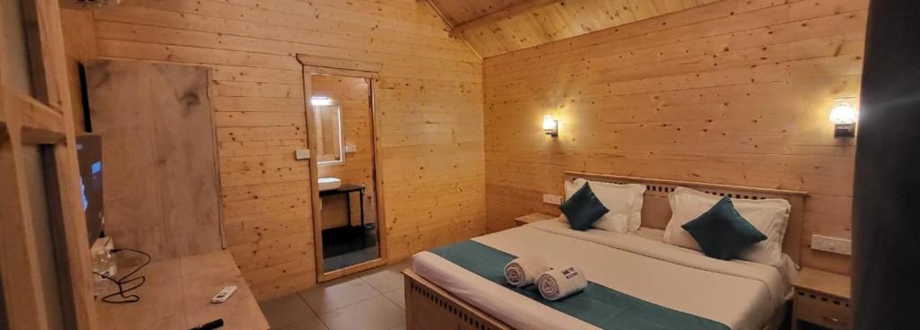 Postel nebo postele na pokoji v ubytování Sand Tent Beach Resort Patnem