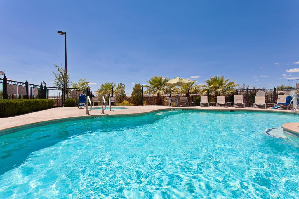Bazén v ubytování SpringHill Suites by Marriott El Paso nebo v jeho okolí