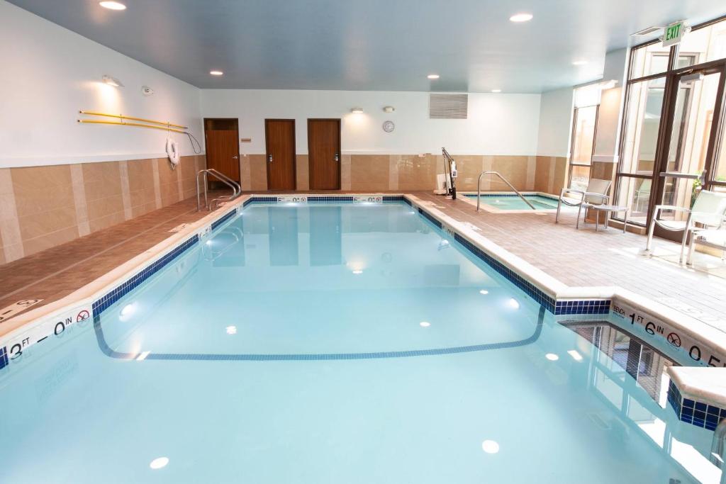 Piscina di SpringHill Suites Wenatchee o nelle vicinanze