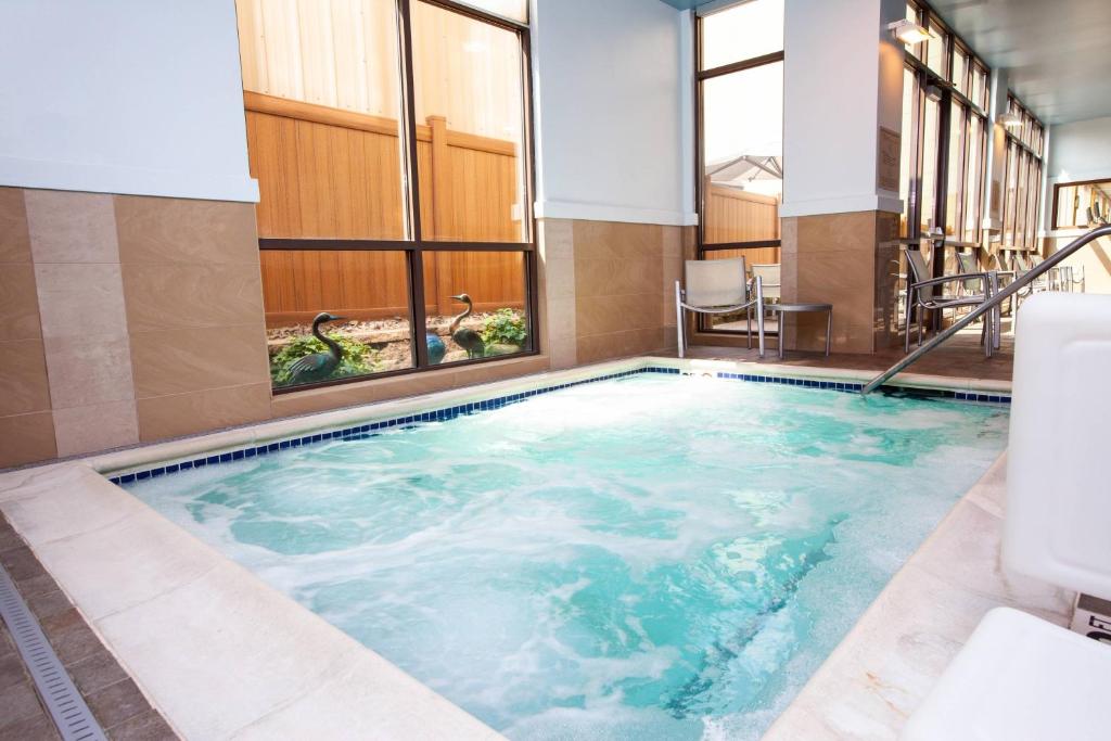 Piscina di SpringHill Suites Wenatchee o nelle vicinanze