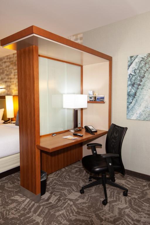 Letto o letti in una camera di SpringHill Suites Wenatchee