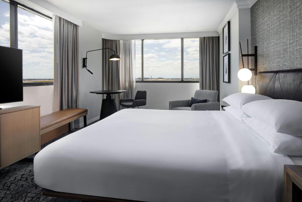 Sheraton DFW Airport Hotel - Club Level, Guest Room, 1 King, High Floor