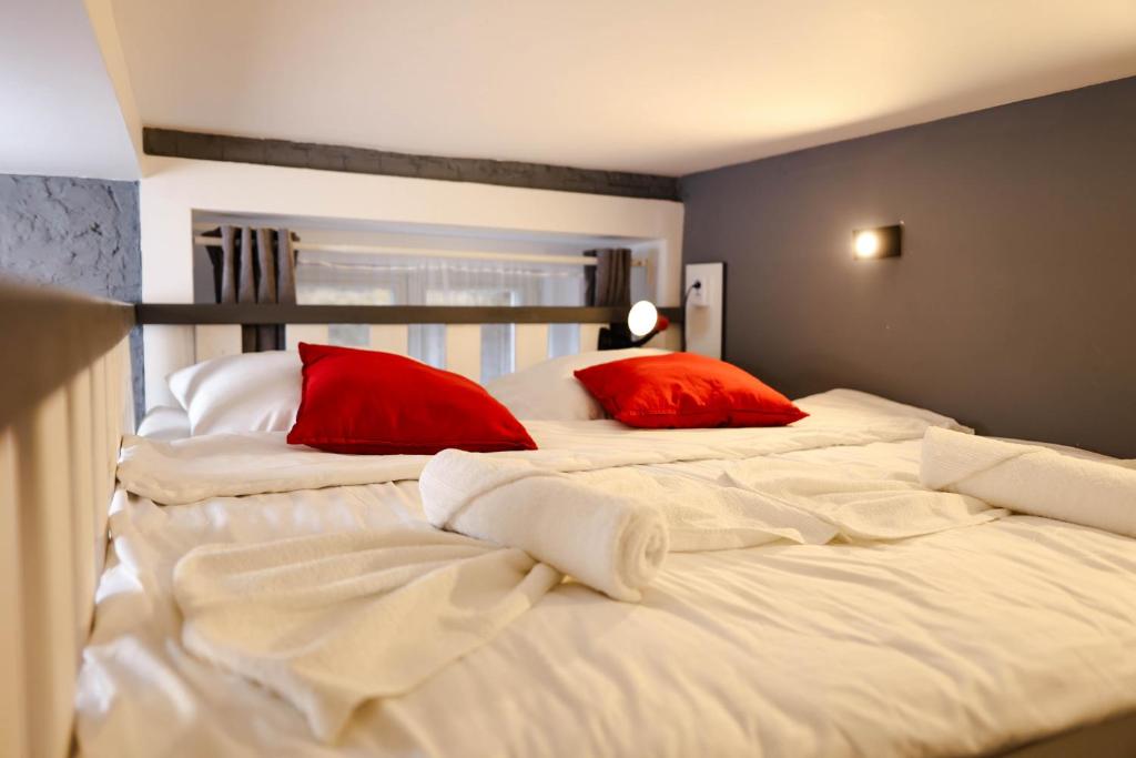 Postel nebo postele na pokoji v ubytování Spring Apartments Karlovy Vary