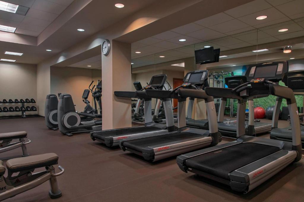 a gym with treadmills and elliptical machines at The Westin Houston Downtown in Houston