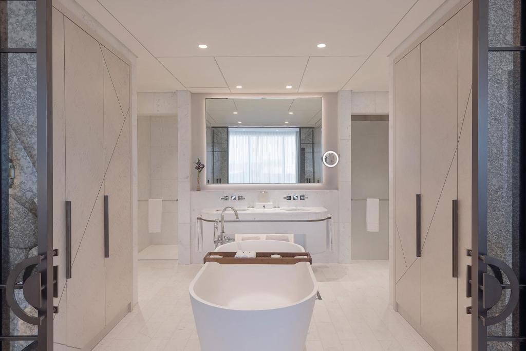 Koupelna v ubytování The St. Regis Dubai, The Palm