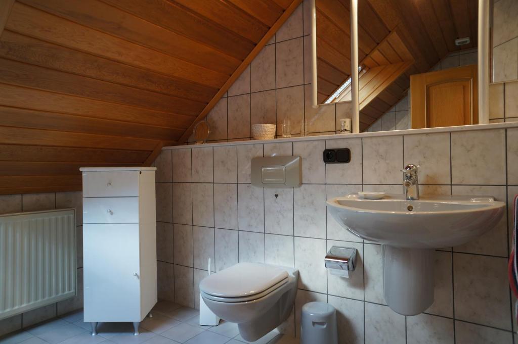 Koupelna v ubytování Ferienwohnung Bleialf