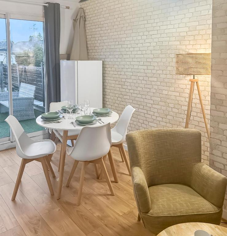 Photo de la galerie de l'établissement Appartement Angevin avec Terrasse et WiFi rapide, à Angers