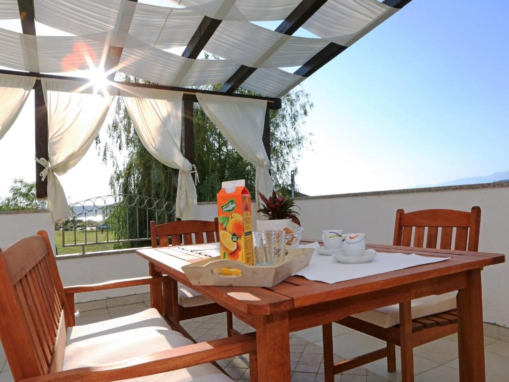 Balkón alebo terasa v ubytovaní Apartment in Ljubac near the Sea