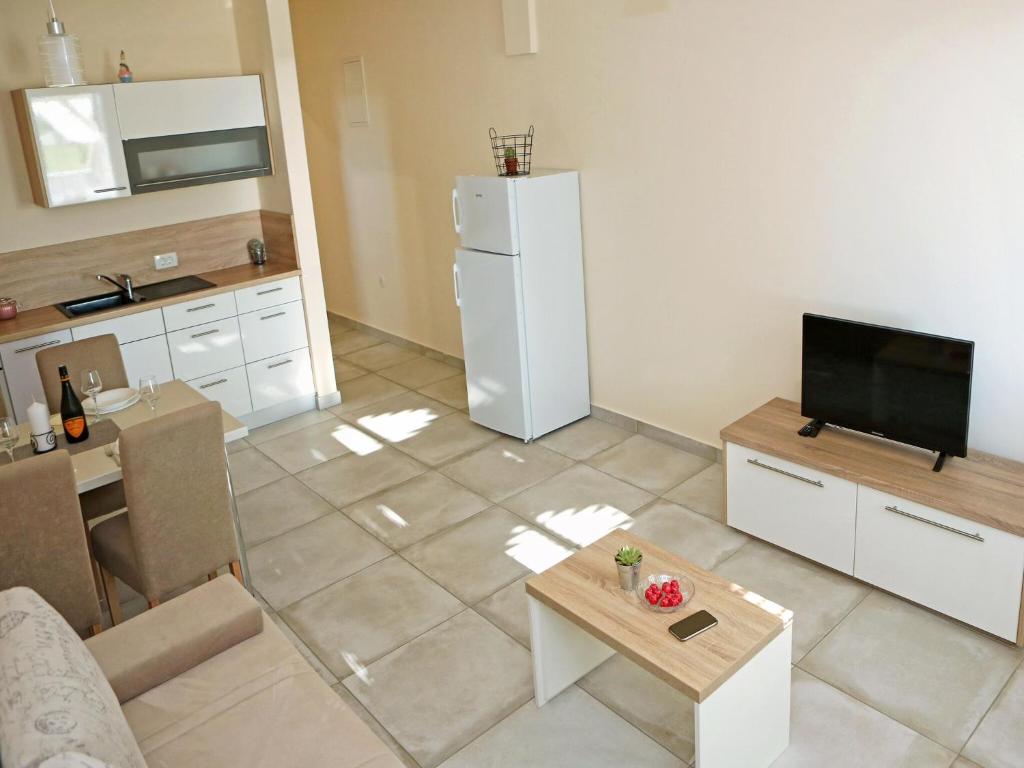 Kuchyňa alebo kuchynka v ubytovaní Apartment in Ljubac near the Sea