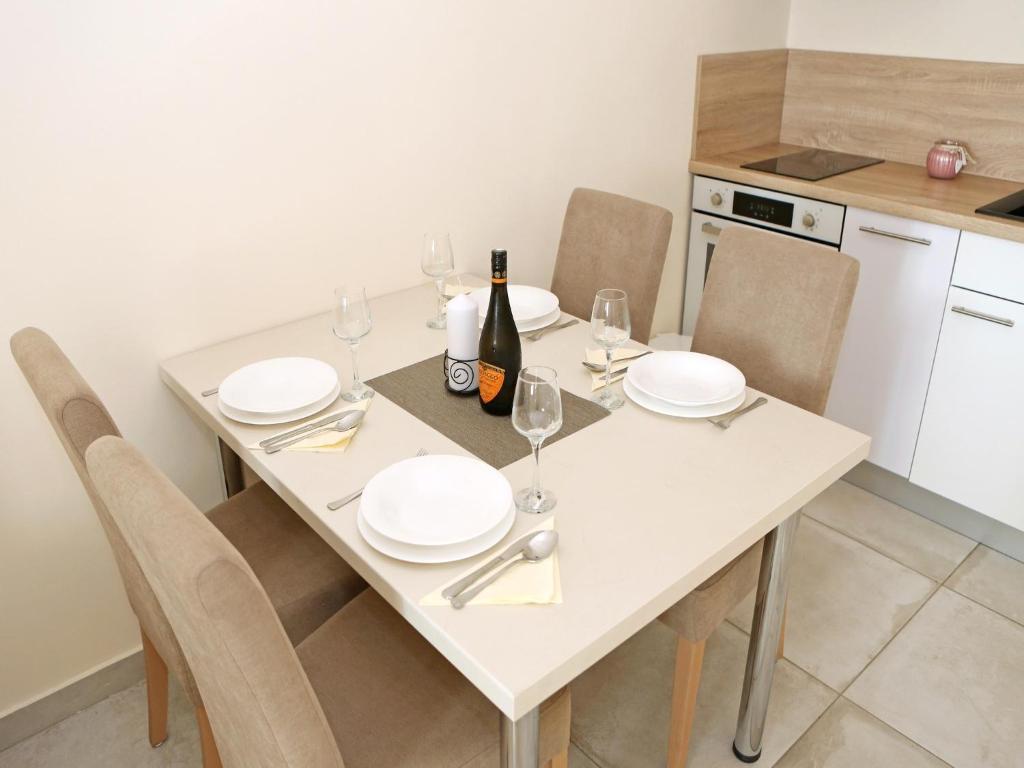 Kuchyňa alebo kuchynka v ubytovaní Apartment in Ljubac near the Sea