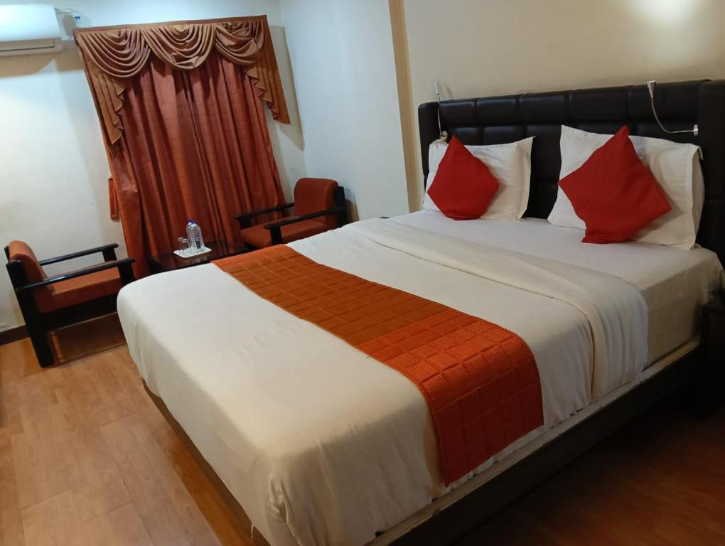 Postel nebo postele na pokoji v ubytování Hotel Crown