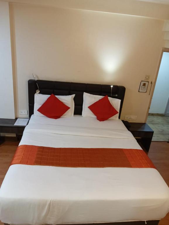 Postel nebo postele na pokoji v ubytování Hotel Crown