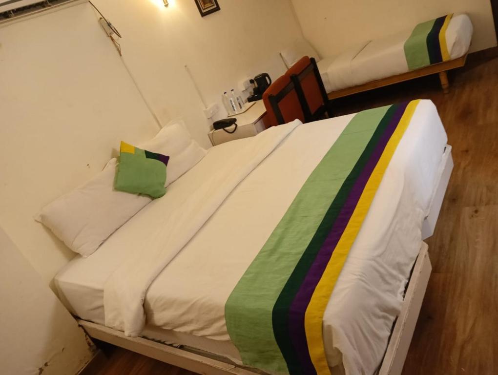 Postel nebo postele na pokoji v ubytování Hotel Crown