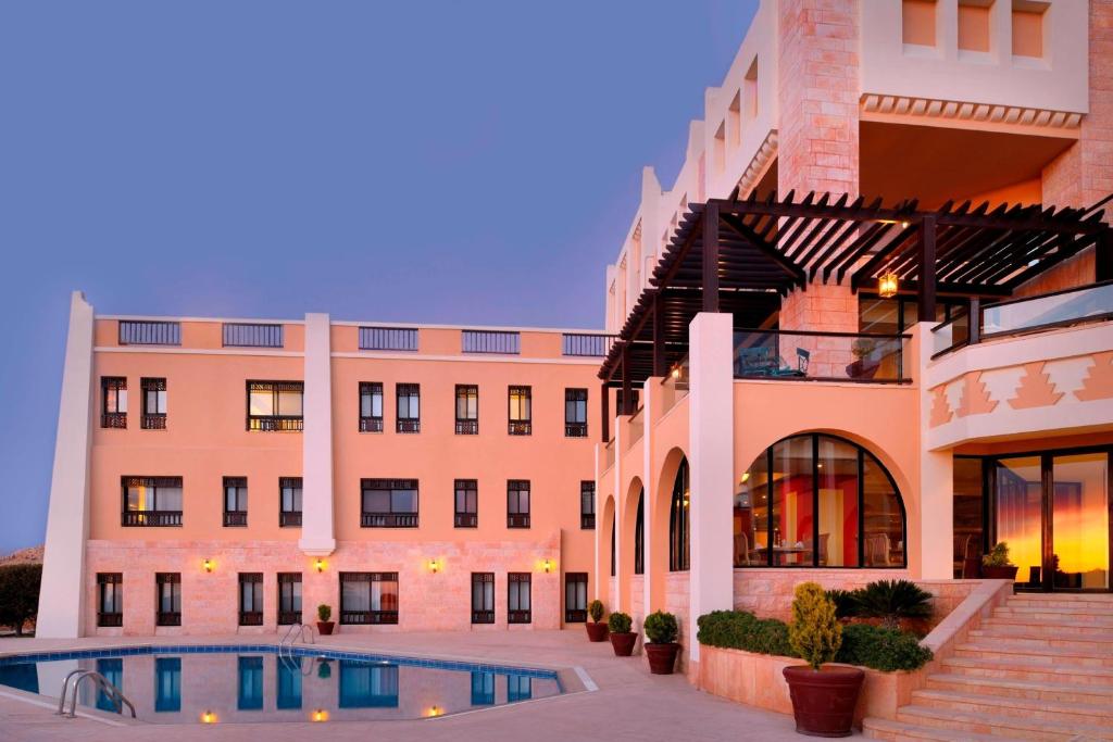 Bazén v ubytování Petra Marriott Hotel nebo v jeho okolí