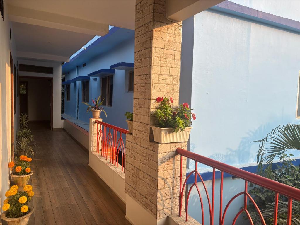 Balkón nebo terasa v ubytování The Bodhgaya Guest House