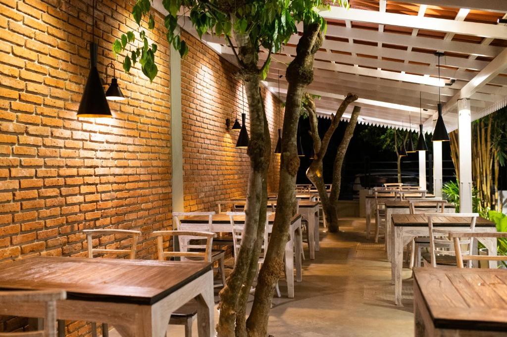 Restaurace v ubytování Hiriketiya Beach Resort