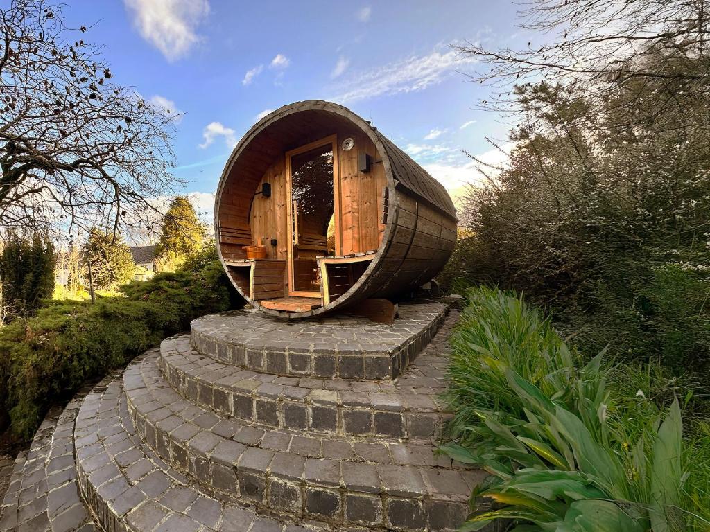 Zahrada ubytování Wellness Tuin - Ultieme Partner Beleving - St Hubertus Suite met Jacuzzi ,Openhaard, Privé Hottub en Privé Sauna in Jachthut stijl