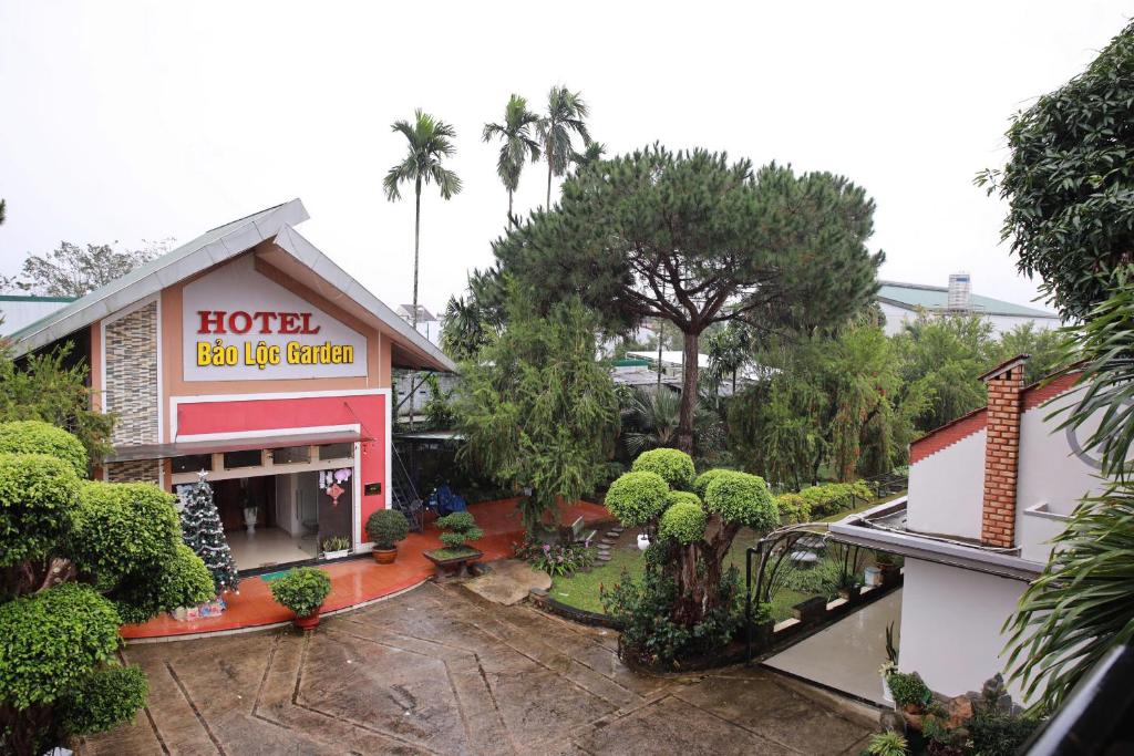 Tòa nhà nơi khách sạn tọa lạc