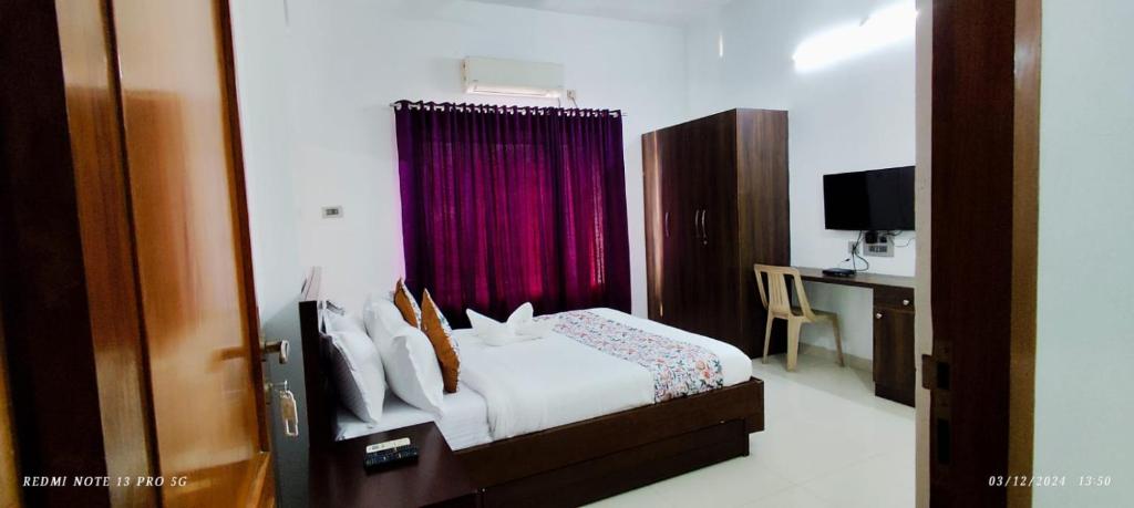 Letto o letti in una camera di Kapsstone SERVICED APARTMENT- ROOMS near Ashok pillar