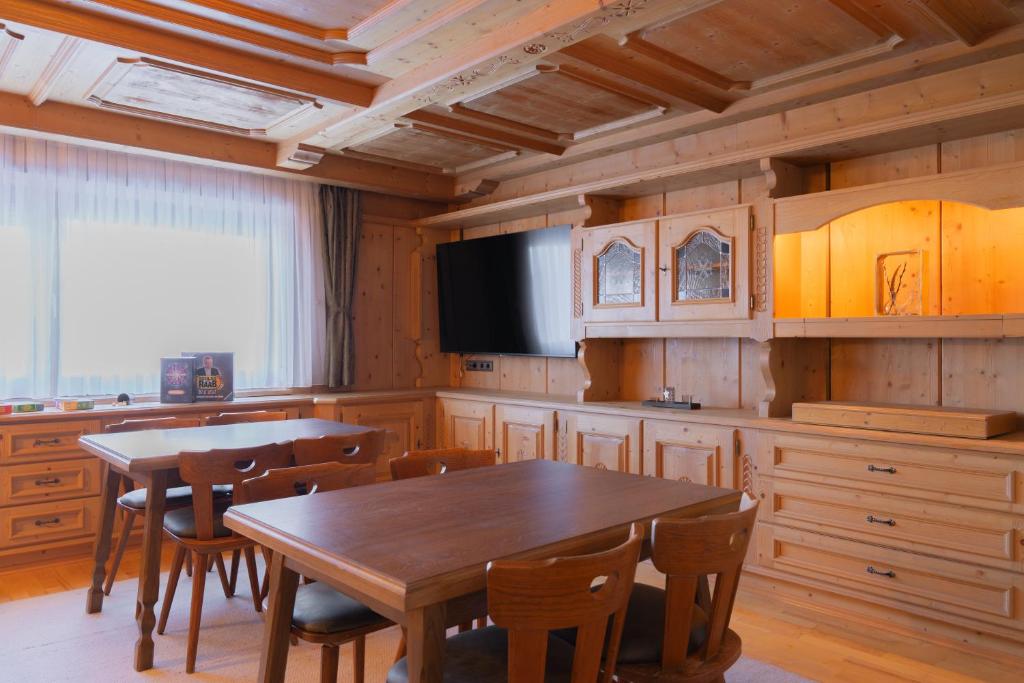 TV a/nebo společenská místnost v ubytování RIMA Apart‘s