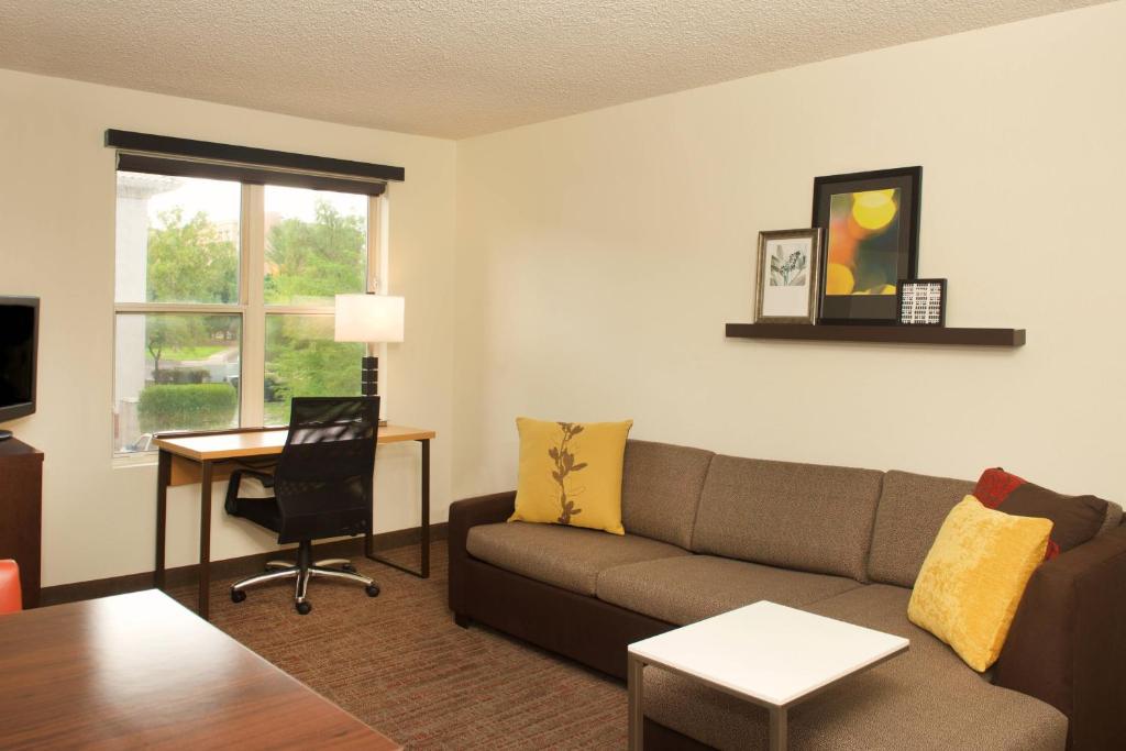 TV a/nebo společenská místnost v ubytování Residence Inn Phoenix Mesa