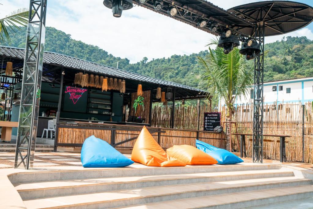 Nespecifikovaný výhled na hory nebo výhled na hory při pohledu z hostelu