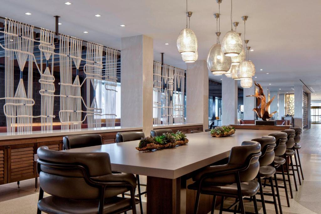 Restaurace v ubytování New York LaGuardia Airport Marriott